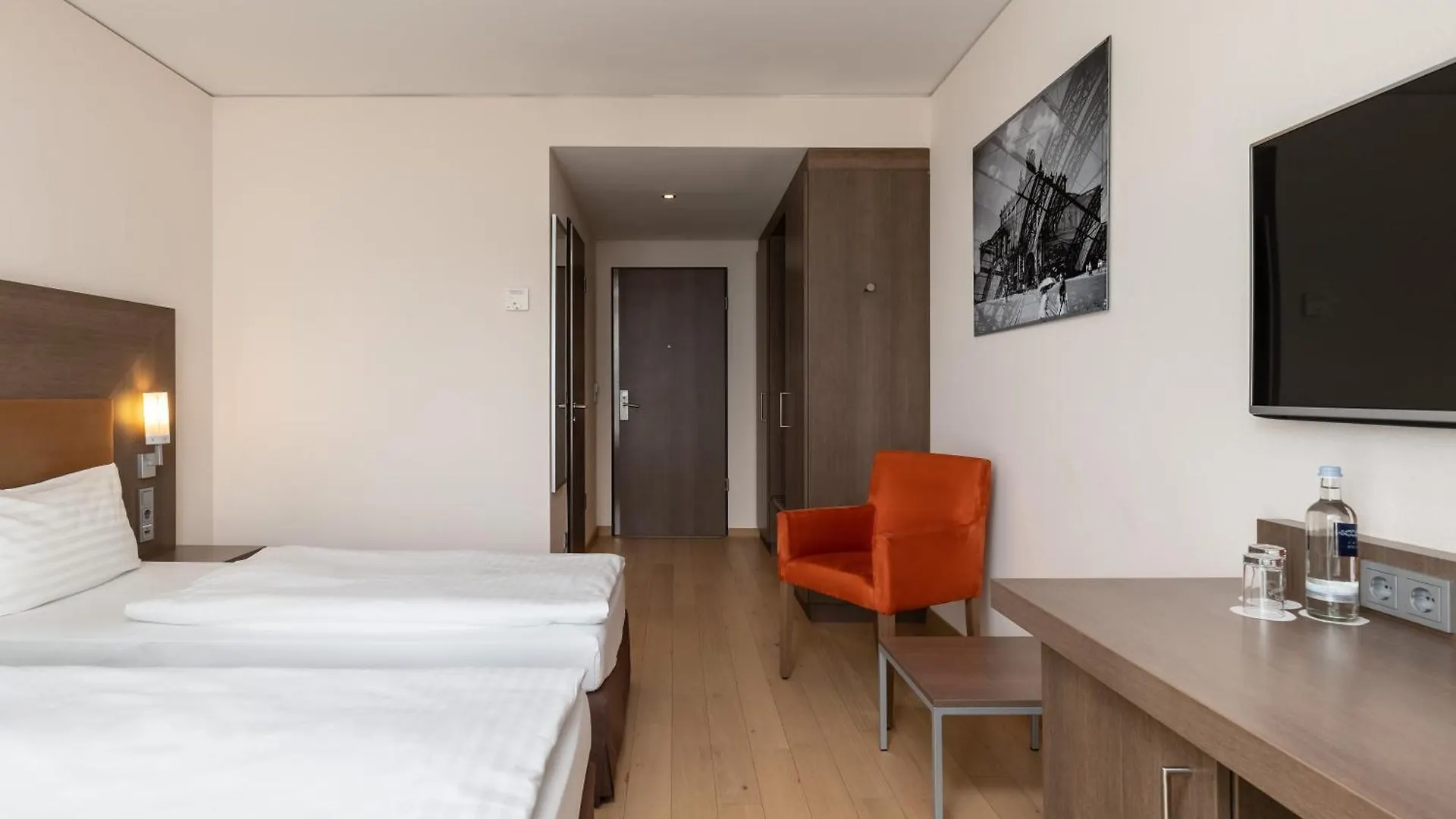 **** Отель Intercityhotel Дрезден Германия