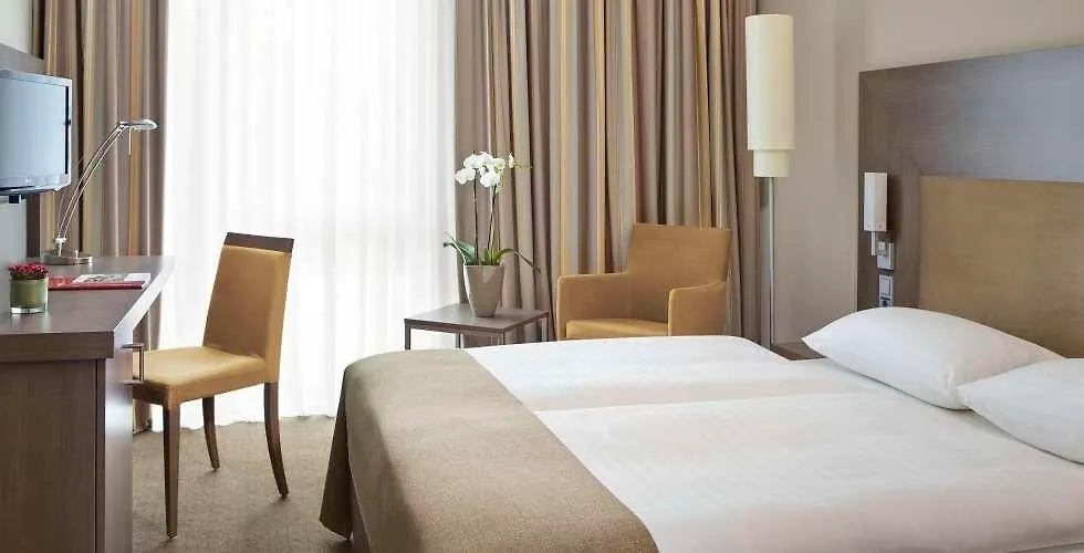 **** Отель Intercityhotel Дрезден Германия